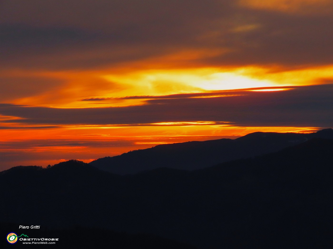 51 Colori del tramonto all'orizzonte.JPG